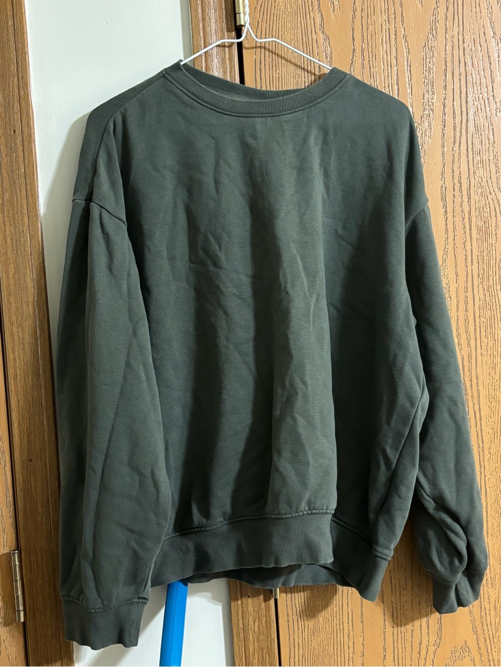 H&M Mens Crewneck Sweatshirt in Dark Olive Green